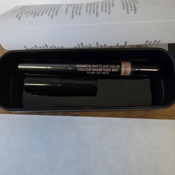 Nudestix Magnetic Matte Creamy Eye Color in Putty .New in Tin with Sharpener. - Picture 5 of 8